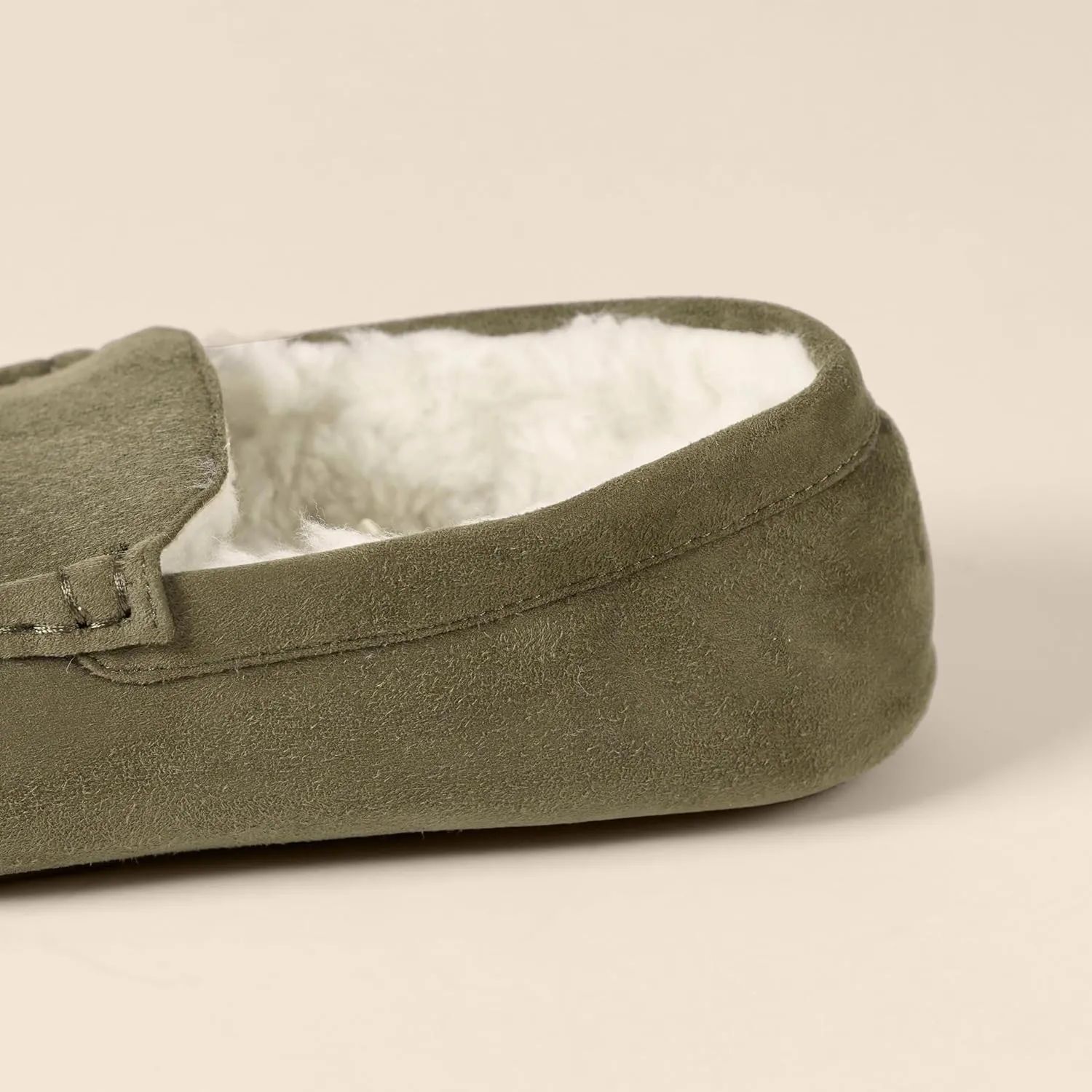 Amazon Essentials Men's Moccasin Slipper