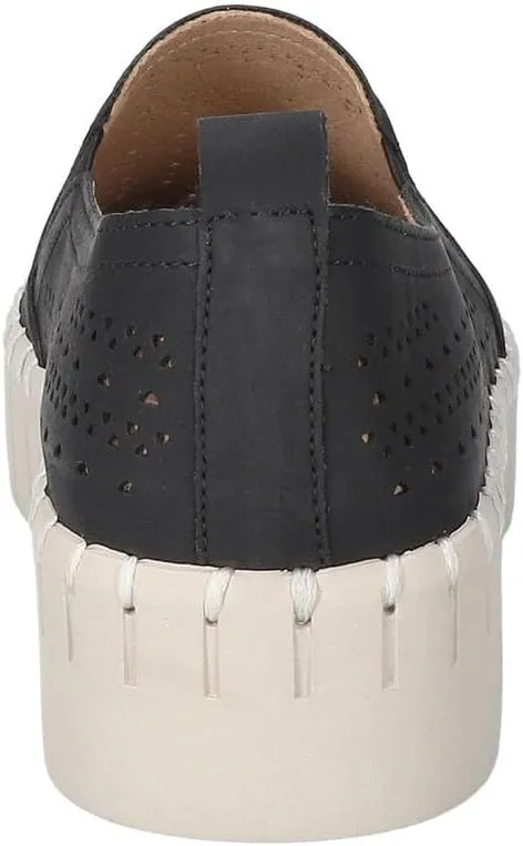 Easy Street Women's Peppy Sneaker