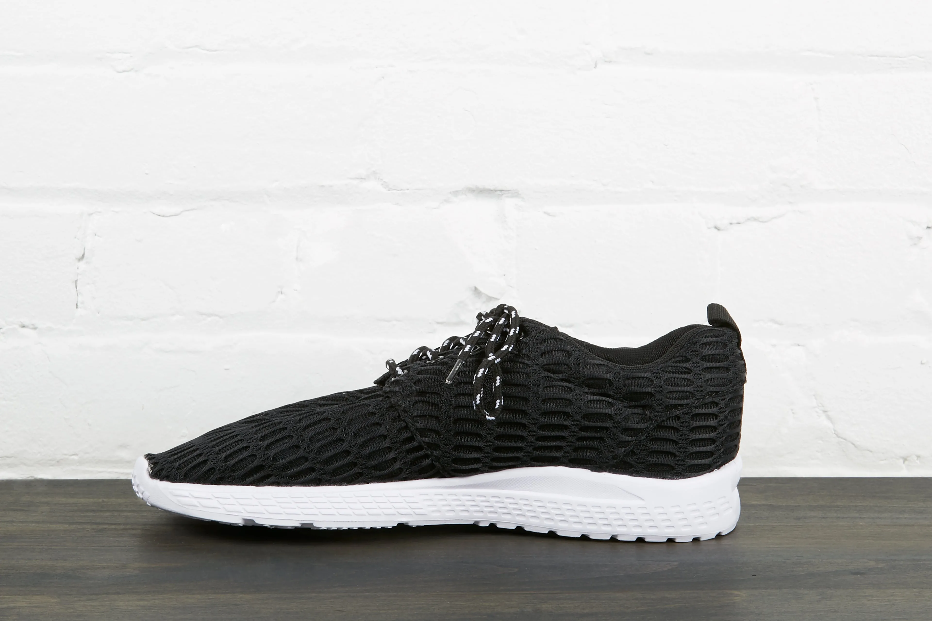 Fast dispatch Sneaker Black High-capacity functionality White And