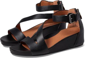 Gentle Souls by Kenneth Cole Women's Gwen Wedge Sandal