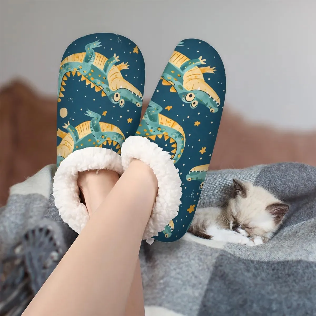 KOBLEN Animals Crocodiles Slippers for Women House Shoes with Fleece Lining Wide Comfy Full Slippers Lightweight Cozy Loafer with Rubber Sole Unisex Slippers Adults for Indoor Outdoor