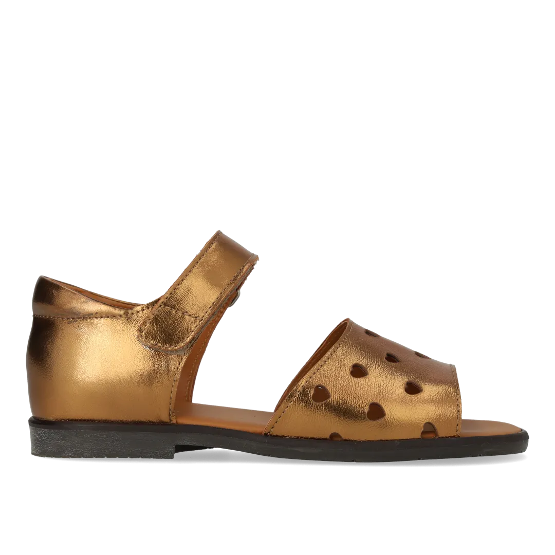 Leather sandal with die-cut heart pattern