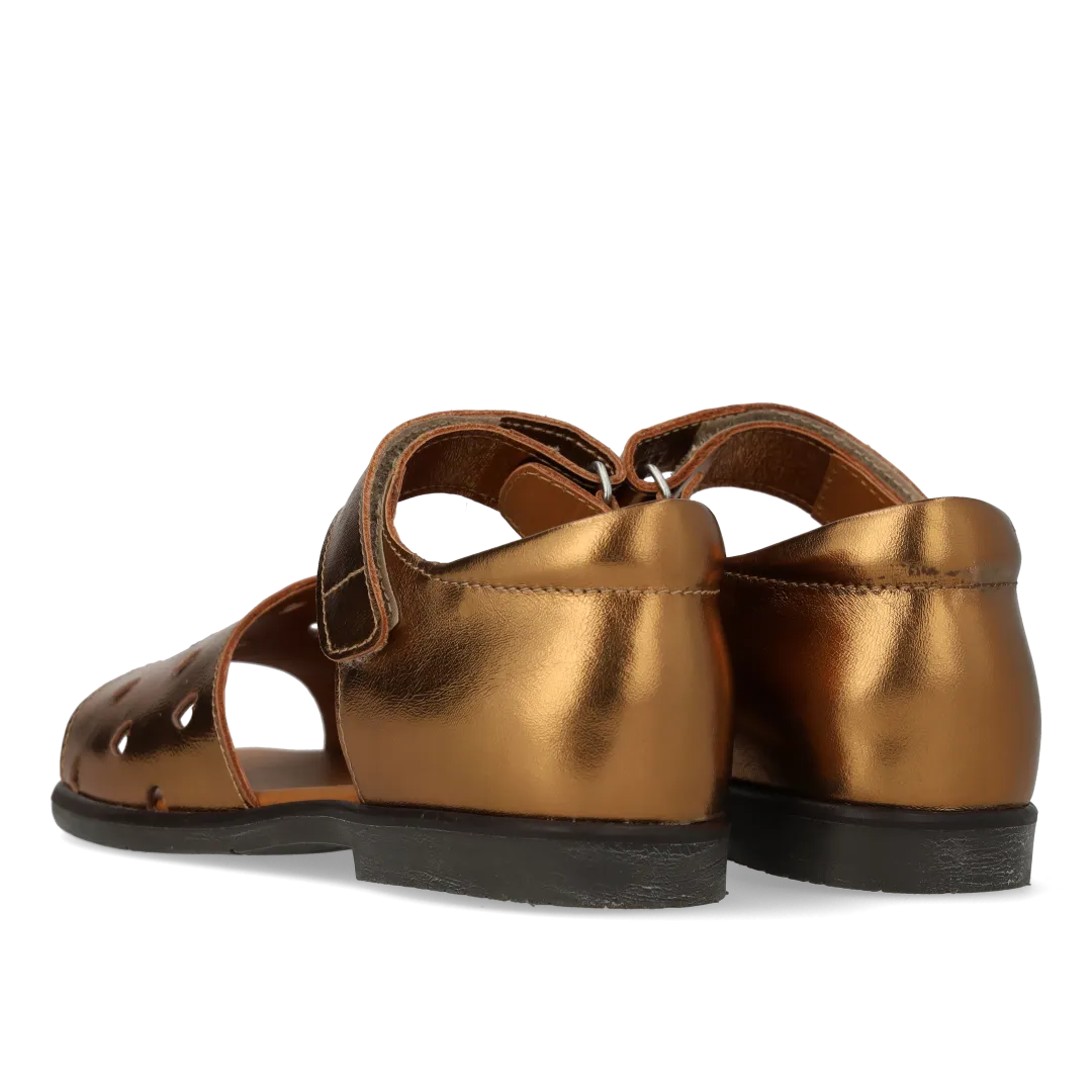 Leather sandal with die-cut heart pattern