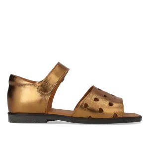 Leather sandal with die-cut heart pattern