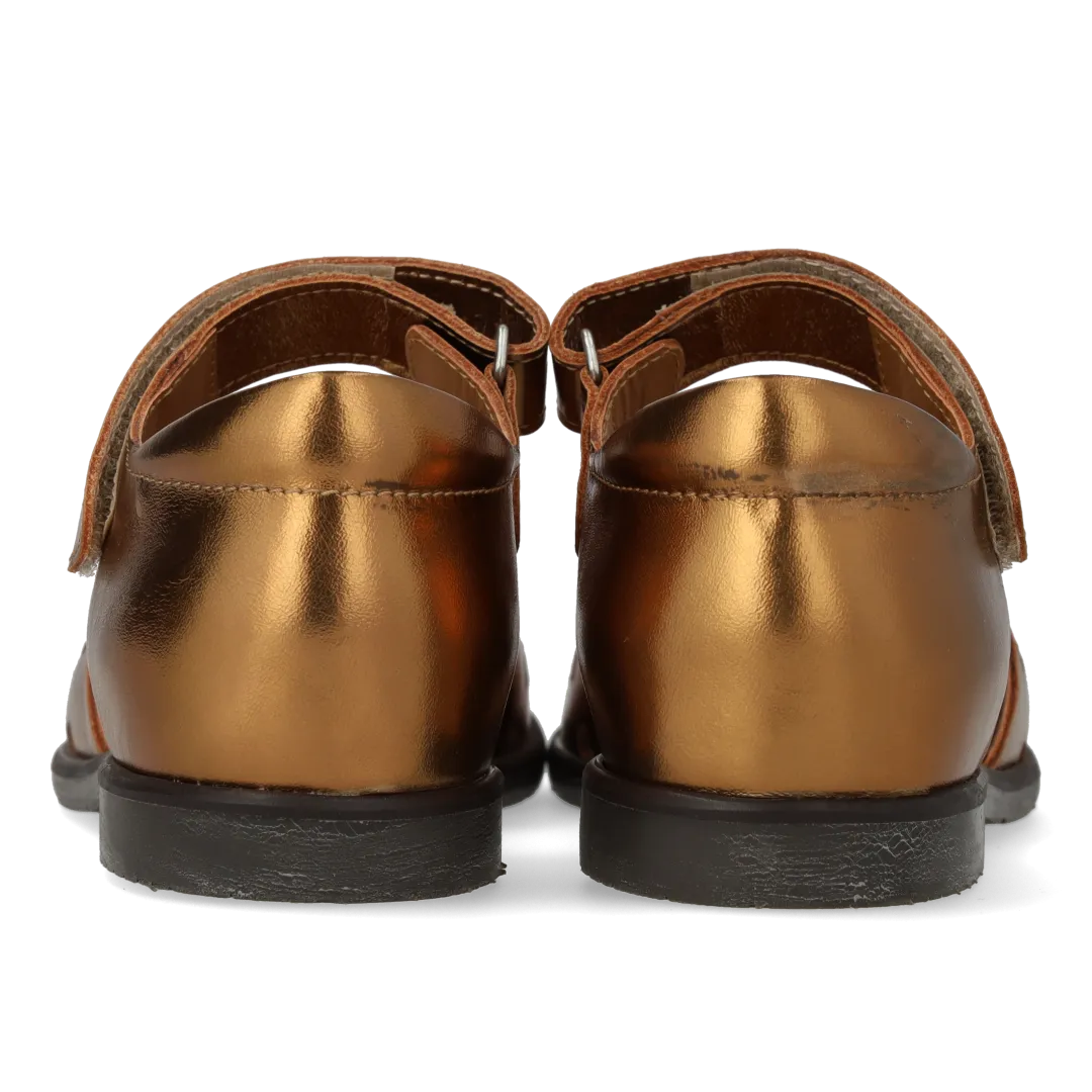 Leather sandal with die-cut heart pattern