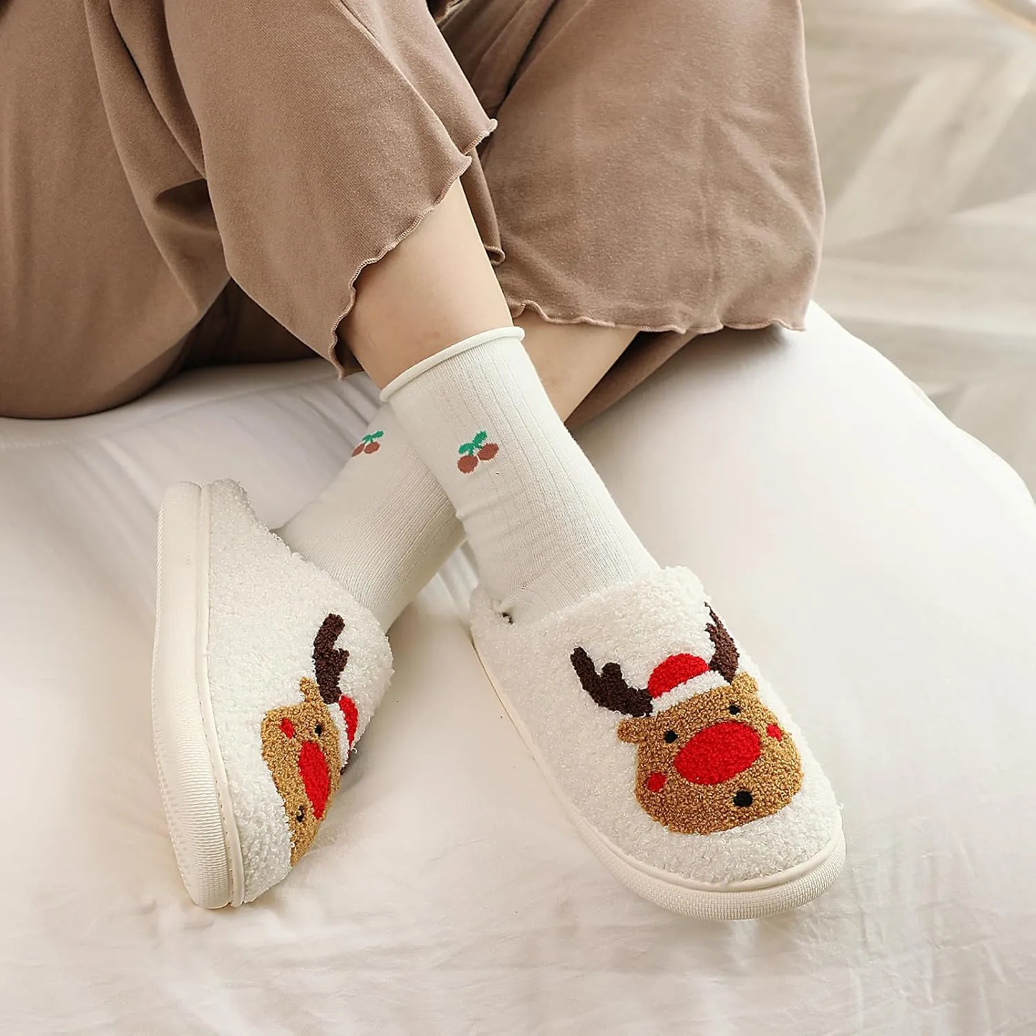 Menore Christmas Reindeer Slippers for Womens Mens Plush Warm Santa Claus Slippers Fuzzy House Slippers Christmas Gifts For Girls Women Girlfriend