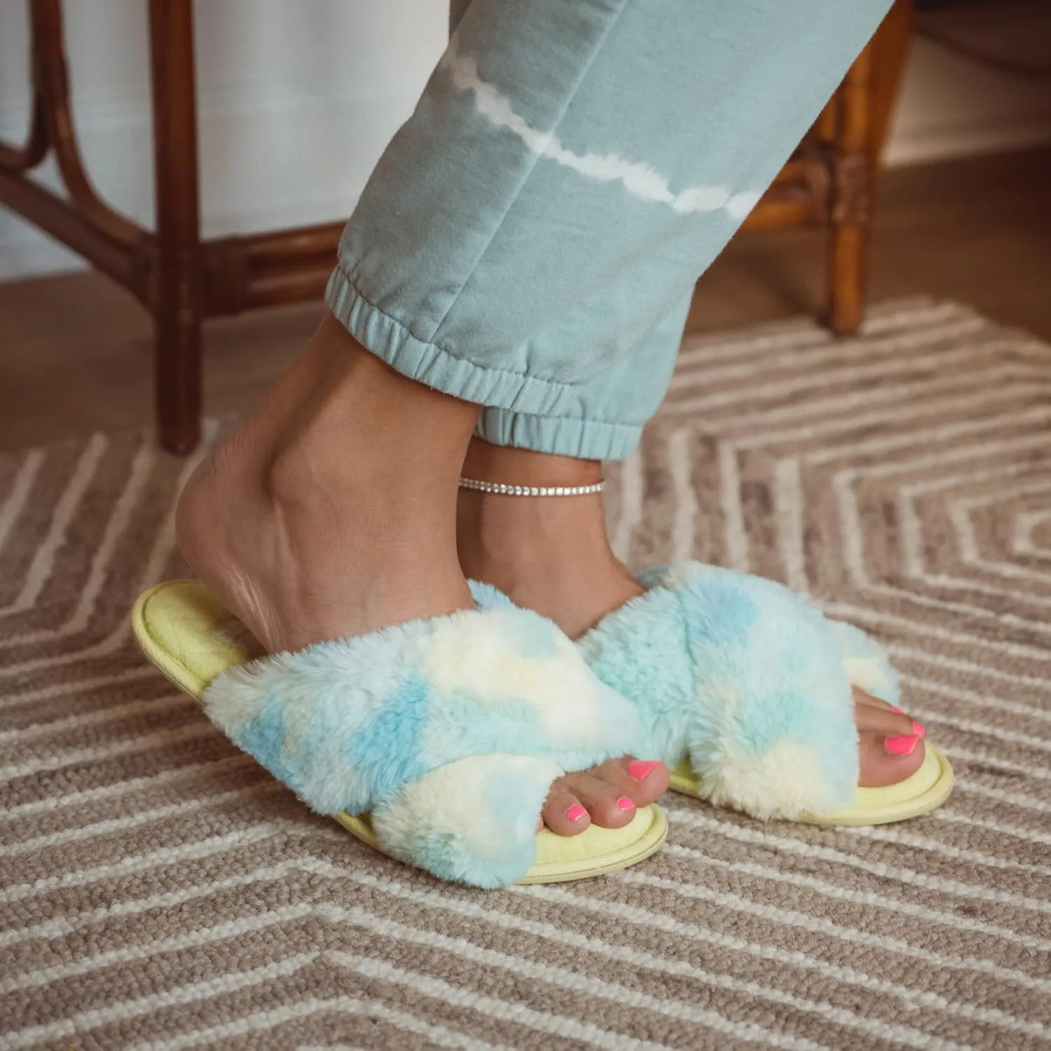MUK LUKS Women's Perley Criss Cross Slipper