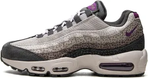 NIKE Women's Sneaker