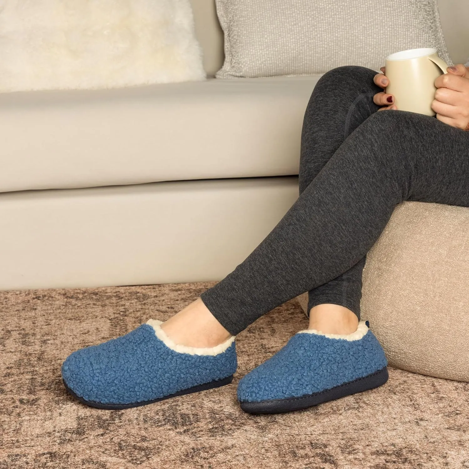 RockDove Women's Nomad Faux Shearling Lined Closed Back Slipper