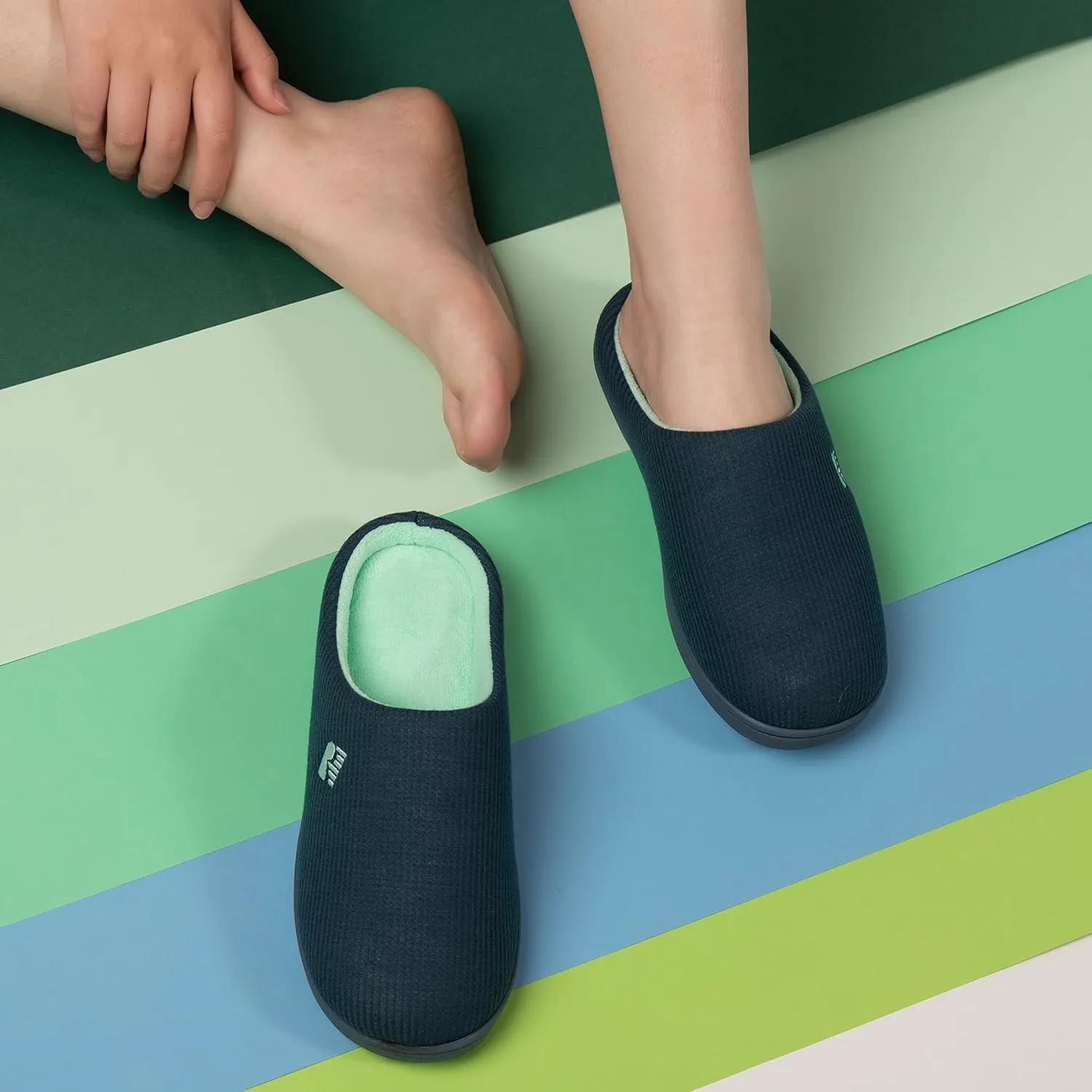 RockDove Women's Original Two-Tone Memory Foam Slipper